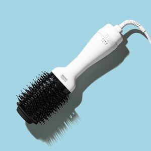 BLOWOUT BRUSH PRO 75MM (3 INCH)

2-in-1 hair dryer brush